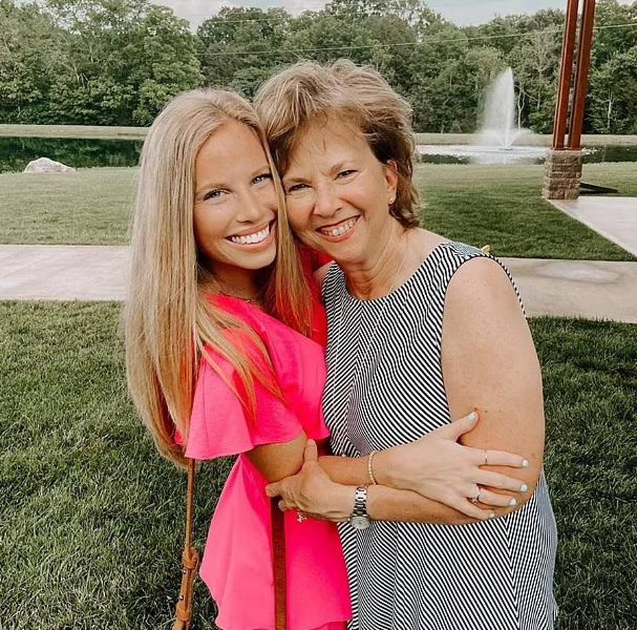 Cynthia Peak, de 61 años, era una maestra sustituta de la escuela que ese día se encontraba dando clases.