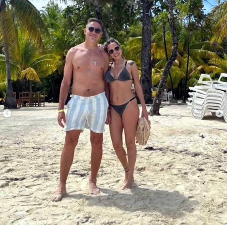 ‘La Tota‘ Medina y Taly Ávila disfrutaron de las hermosas playas de Roatán.