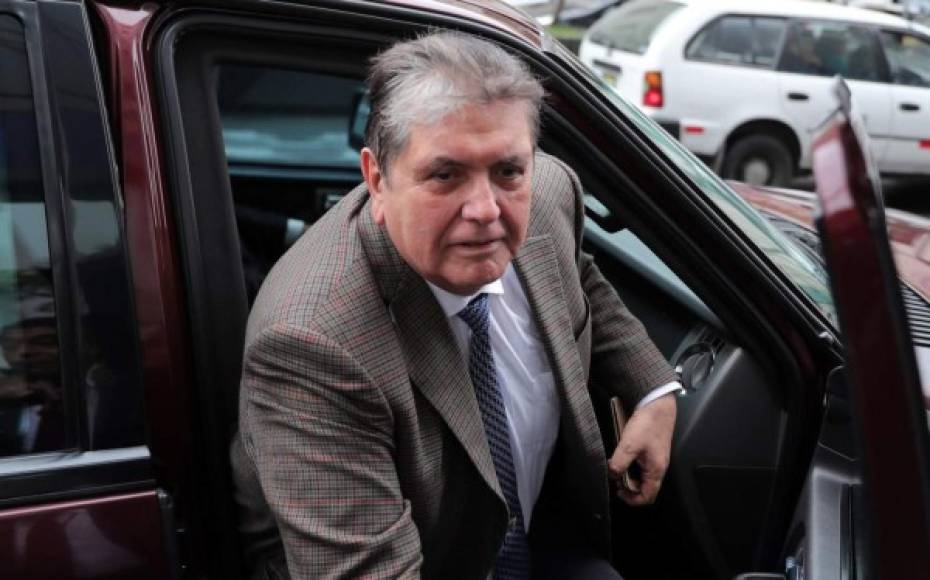 Tras varias semanas, Uruguay rechazó ese pedido y un escarmentado García salió de la sede diplomática muy dañado en su prestigio y consciente de que en esta ocasión ya no recibiría apoyo externo en su lucha por eludir a la Justicia.