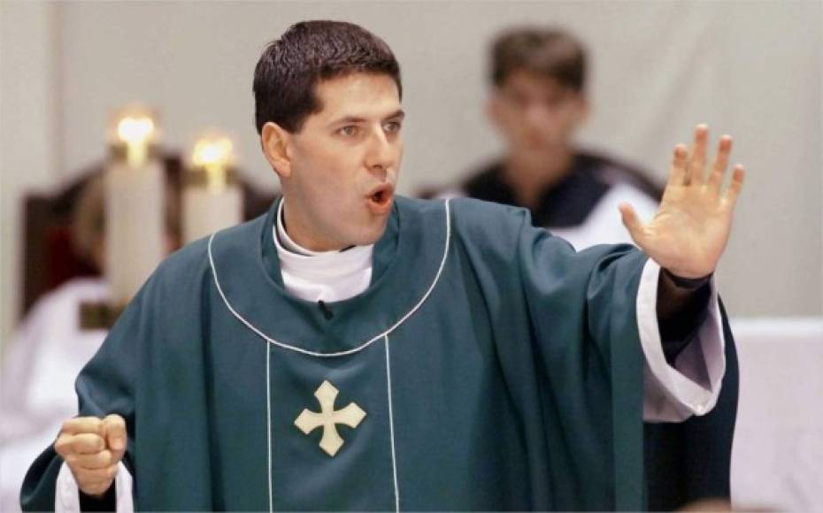 Hace 12 años que se reveló el gran secreto que ocultaba el reconocido padre Alberto Cutié.