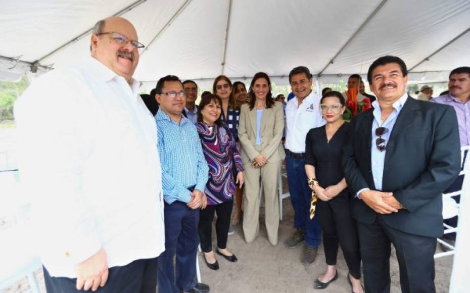 El presidente de Honduras, Juan Orlando Hernández, compartió con el presidente de Grupo OPSA, Jorge Canahuati, y ejecutivos de los medios de comunicación que conforman el conglomerado.