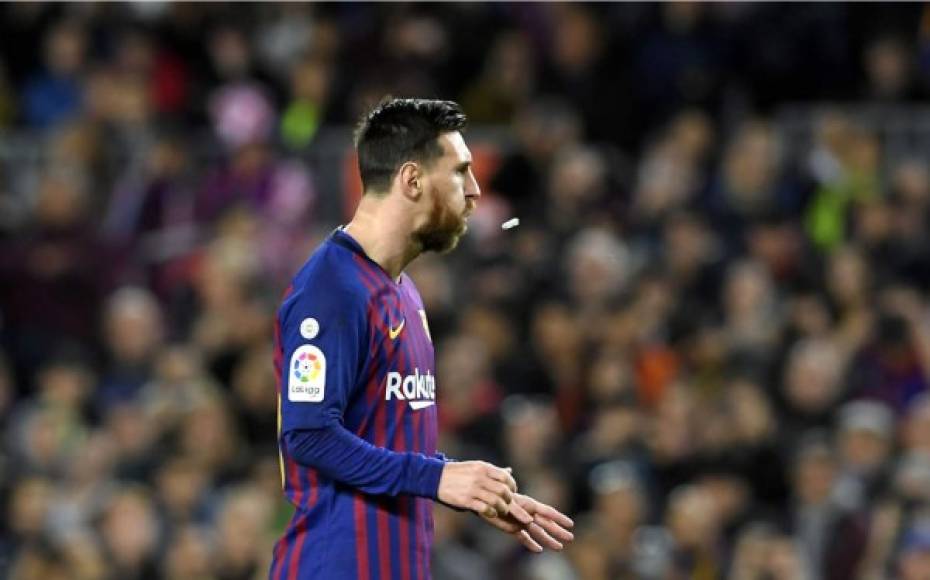 La asfixiante presión de los jugadores amarillos provocó que Messi no pudiera ser más incisivo. Por primera vez en un choque en la Liga Española saliendo de titular esta temporada en el Camp Nou no firma un tanto. No tuvo la magia, el resplandor ni la inspiración de otras veces. Pero fue siempre peligroso y amenazador. Es Messi.