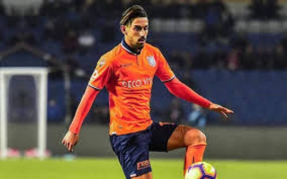 İrfan Kahveci: El centrocampista turco podría convertirse en nuevo jugador del Sevilla para la próxima campaña. Según medios, el cuadro español pagaria 11 millones de euros por el volante que milita en el Istanbul Basaksehir de Turquía.