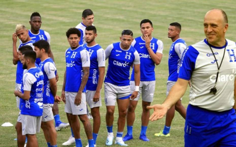 La Selección de Honduras enfrenta este jueves a Puerto Rico en partido amistoso y Fabián Coito revoluciona el 11 titular haciendo debutar a seis jugadores.