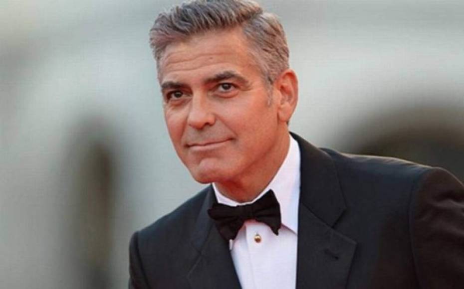 El actor George Clooney, el director Steven Spielberg y la presentadora Oprah Winfrey estaban entre las 475 personas que habían recibido invitaciones a la lujosa celebración, en la que iba a tocar la banda de rock Pearl Jam y donde todos los invitados debían someterse a un test de covid antes de asistir, según medios estadounidenses.