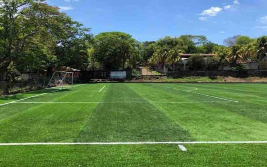 Así es la nueva cancha que se entregó en el municipio de Amapala.