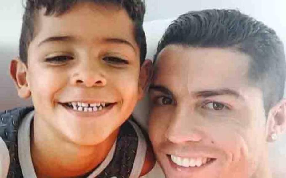 El primer hijo de Cristiano Ronaldo cuenta con 8 años de edad.
