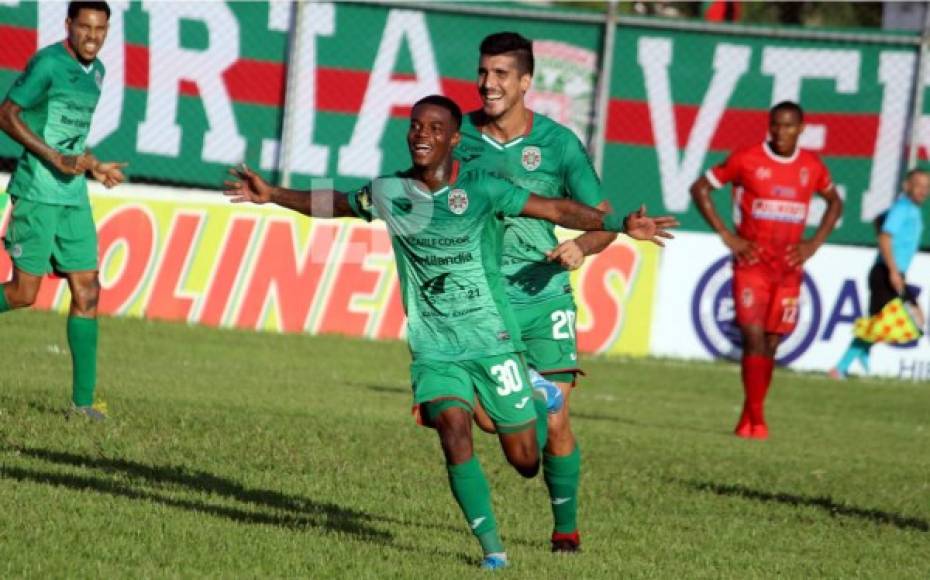 Edwin Solano Solani celebrando su gol que le dio la victoria al Marathón ante Real Sociedad en Tocoa. Foto Samuel Zelaya