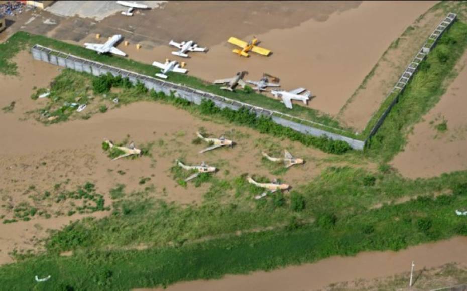 Vista aérea de aeronaves de la Fuerza Aérea Hondureña en la base Armando Escalón Espinal en el municipio de La Lima. AFP