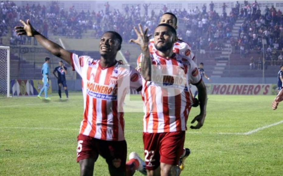 Alexander Aguilar celebrando su golazo contra el Motagua.