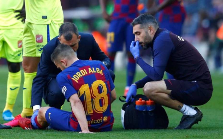 Jordi Alba fue baja ante el Napoli por una lesión en el aductor. El lateral izquierdo se lesionó en el partido de Liga contra el Getafe, no tiene un plazo marcado y regresará cuando esté al 100%.