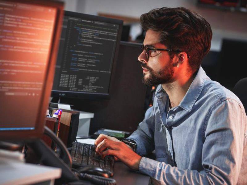 La mayor demanda laboral en España se centra en el área de tecnología.