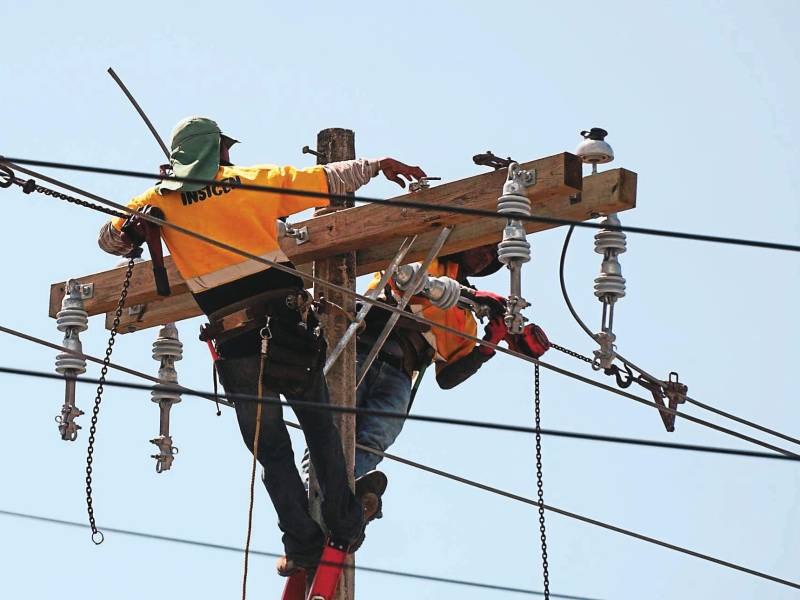 sistema. Un estudio del Consejo Hondureño de la Empresa Privada, el Banco Centroamericano y el Instituto de las Américas revela que se está perdiendo el 40% de la energía (unos L 13,000 millones al año).