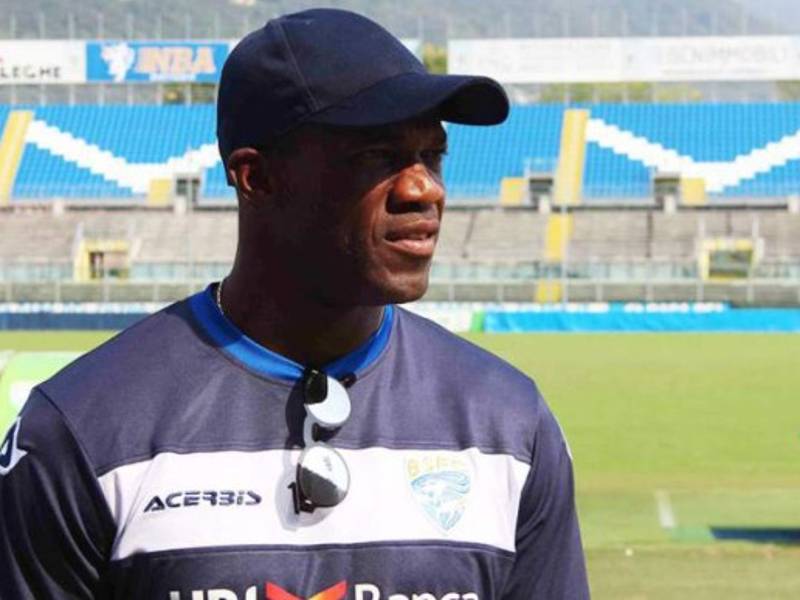 David Suazo cuenta con 40 años de edad y señaló que se sigue preparando en su carrera como entrenador.