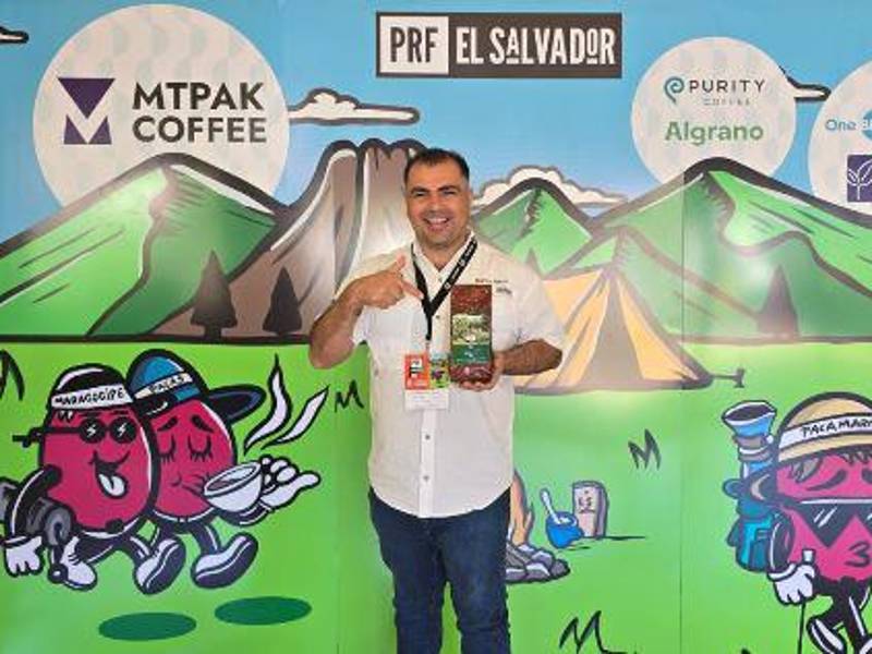 El productor hondureño Mauricio Fajardo con su marca MauCoffee está presente en el PRF 2026.