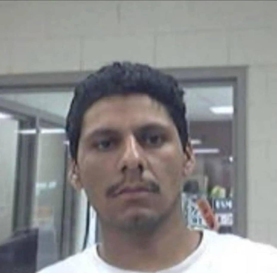 Habían pasado unos 15 minutos de la petición de Wilson García cuando Oropeza comenzó a correr hacia la vivienda de los hondureños. Llevaba una AR-15 con la intención de hacer daño.