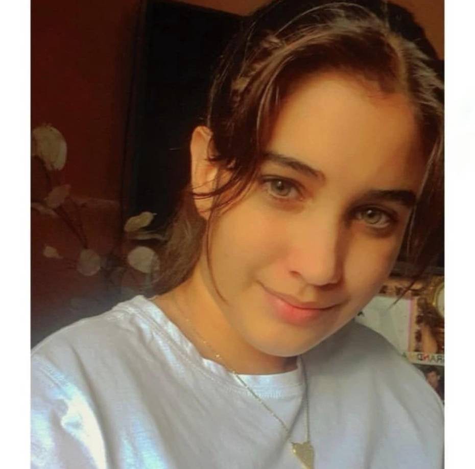 Ella vive en la aldea Montevista de Colinas, Santa Bárbara de donde se traslada todos los sábados a estudiar.