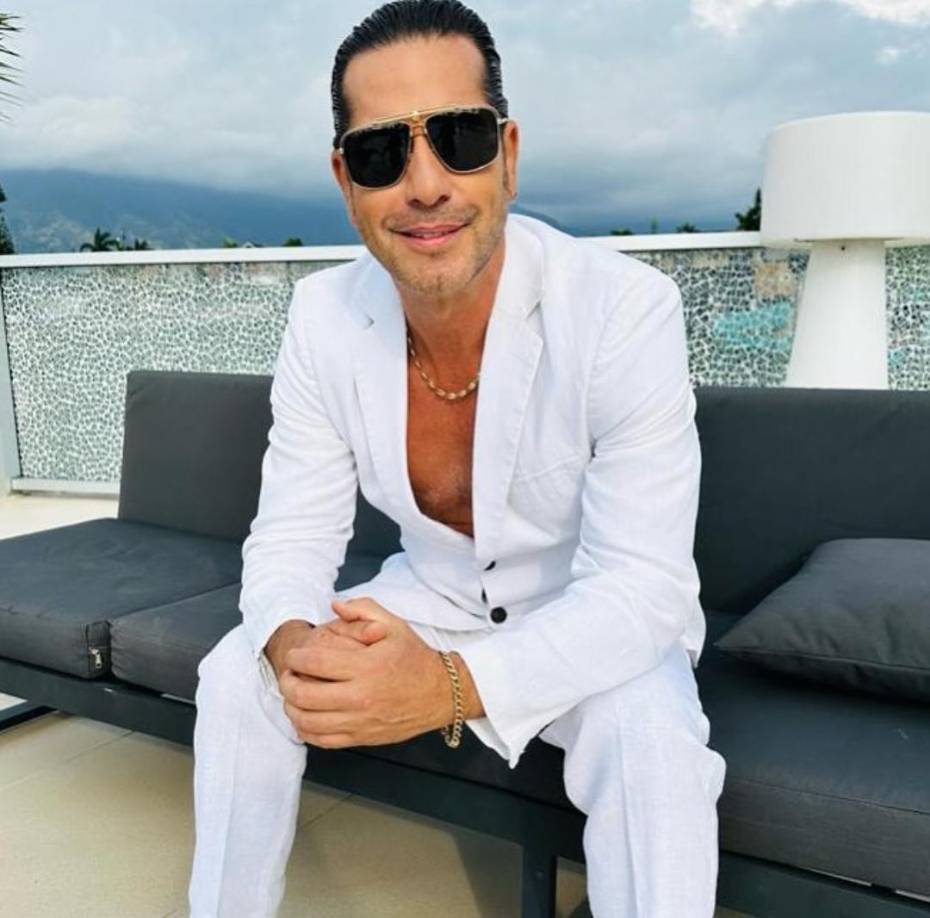 El famoso colombiano ha brillado en la pantalla chica gracias a producciones como “Sin senos no hay paraíso” y “Hasta que la plata nos separe” que lo han lanzado a la fama internacional. 