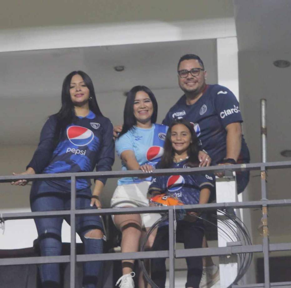 Las familias llegaron para disfrutar de un nuevo partido de Motagua en el torneo local.