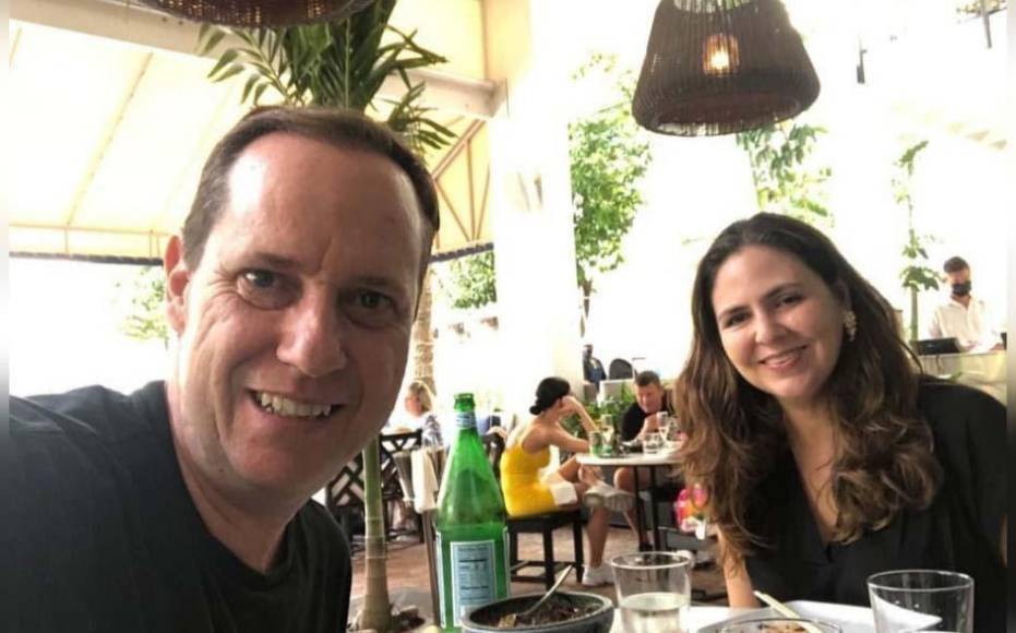 El narrador de TUDN, Paco Villa, encontró el amor en Ethel Tame, la hija de la pareja de su padre, quien fue su gran compañera de vida, su fuerza y su motor en los momentos más complicados de su vida.