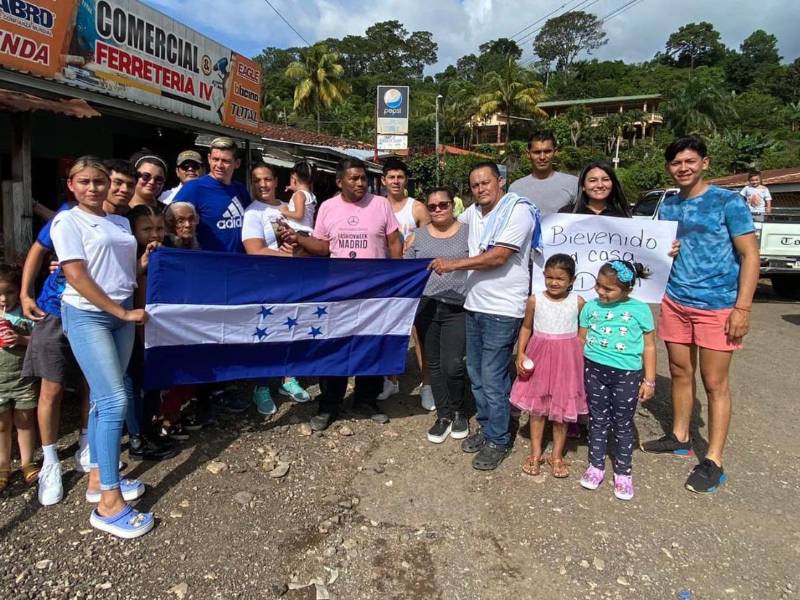 ¡Bienvenido a casa!: Así recibieron a Francisco Martínez después de concluir el microciclo con la Selección Nacional de Honduras