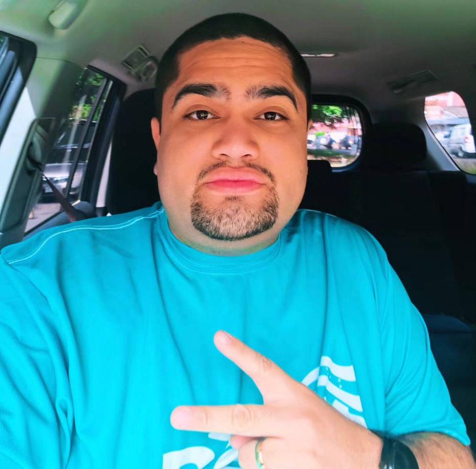 ”Ana García está yendo de pueblo en pueblo, ciudad por ciudad, diciendo a los líderes cachurecos, mi esposo te dio esto, que me vas a dar, cobrando así los favores políticos, en política eso es válido”, detalló.