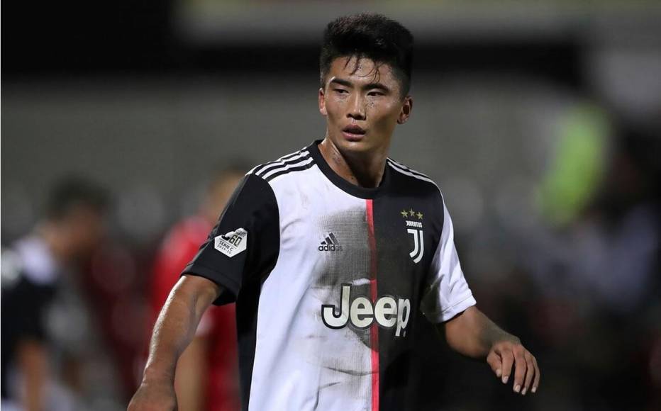 Sin embargo, el sueño de Han de vestir las famosas rayas blancas y negras duró apenas una semana, pues la Juventus lo negoció posteriormente al Al-Duhail de Qatar ese mismo mes por un traspaso de 7 millones de euros.