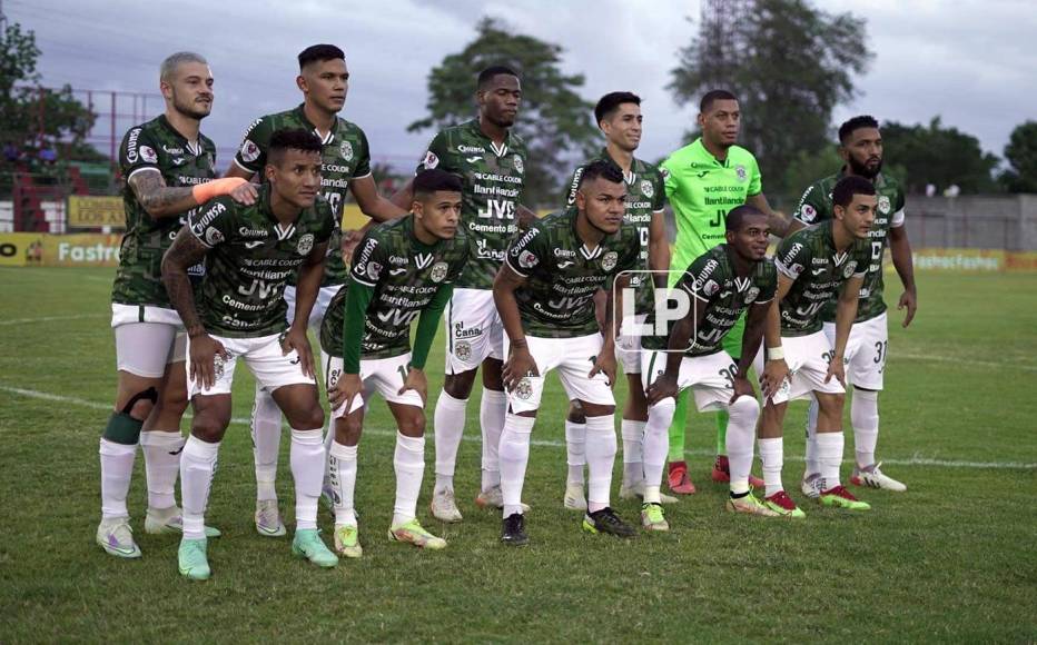 En el 11 del Marathón entraron Cristian Cáliz y Brayan Barrios y así posó el equipo previo al inicio del juego.