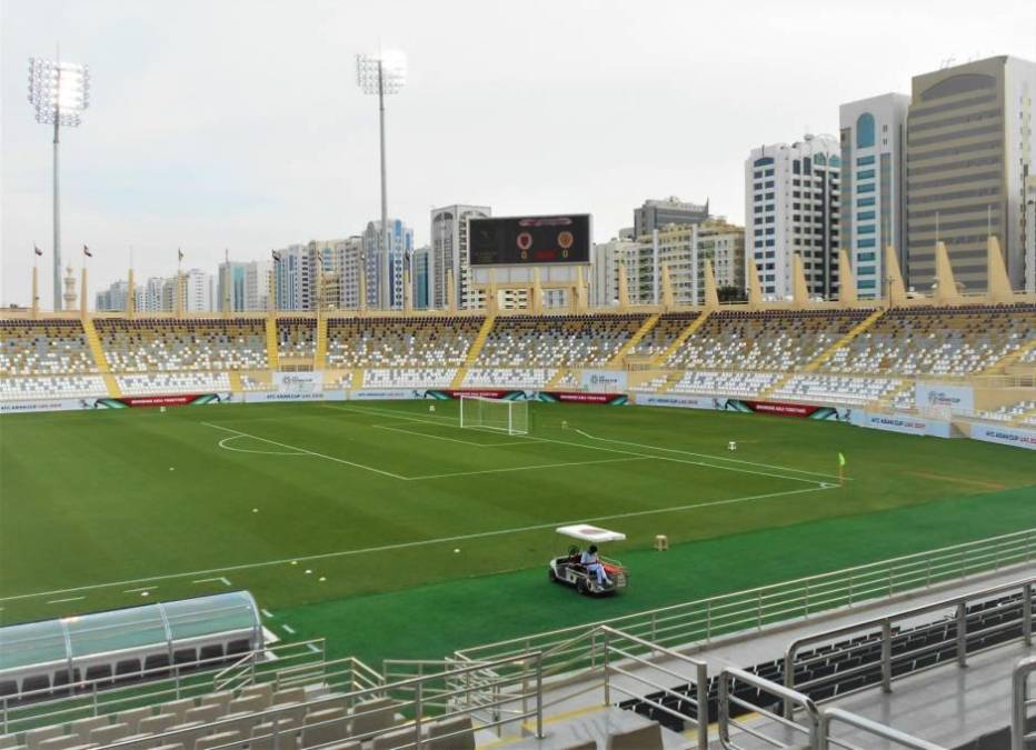 El <b>Estadio Al-Nahyan</b> alberga partidos de fútbol y en ocasiones de rugby.
