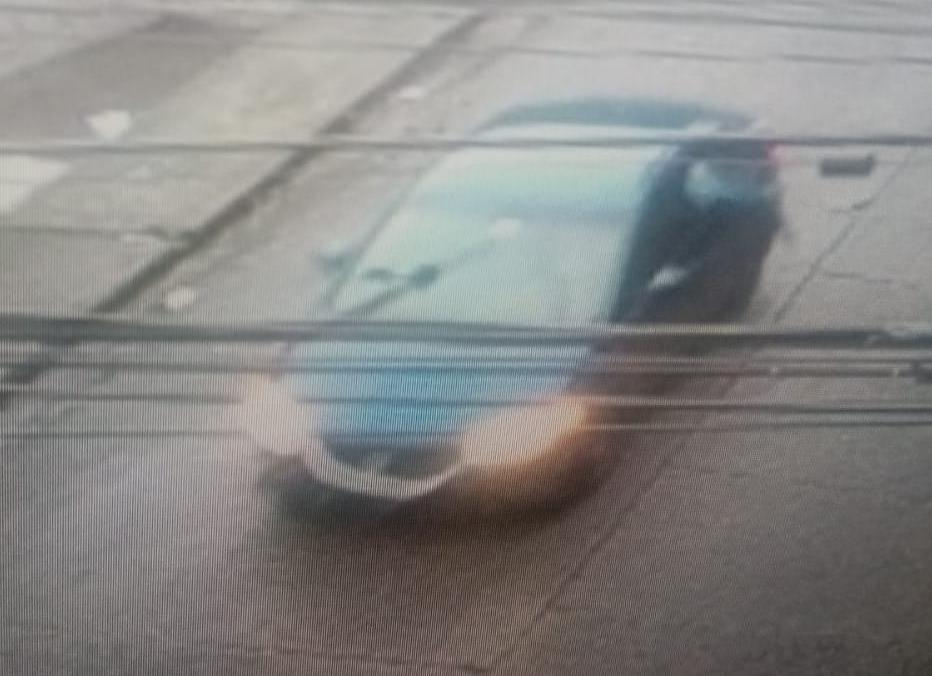 Buscan carro usado en crimen de joven periodista y su padre