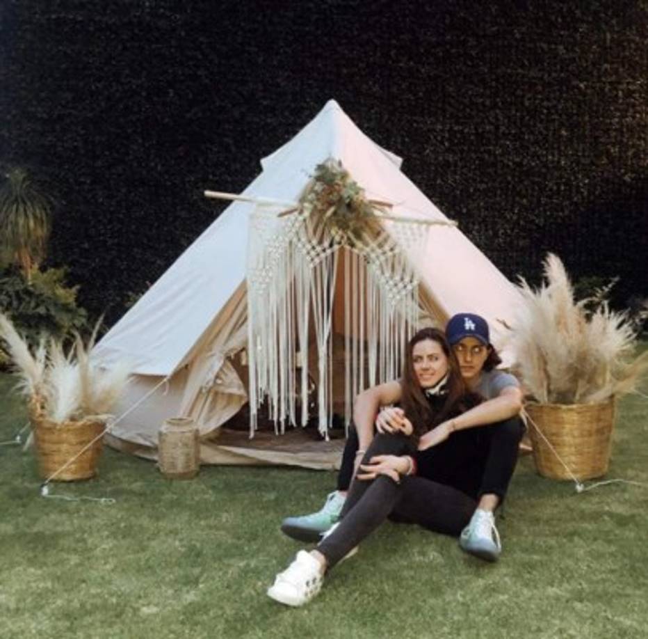 Hace unas horas colgaron imágenes mostrando que su romance está en pleno apogeo. Por medio de Instagram Stories también presumieron que ya comparten un símbolo en común.