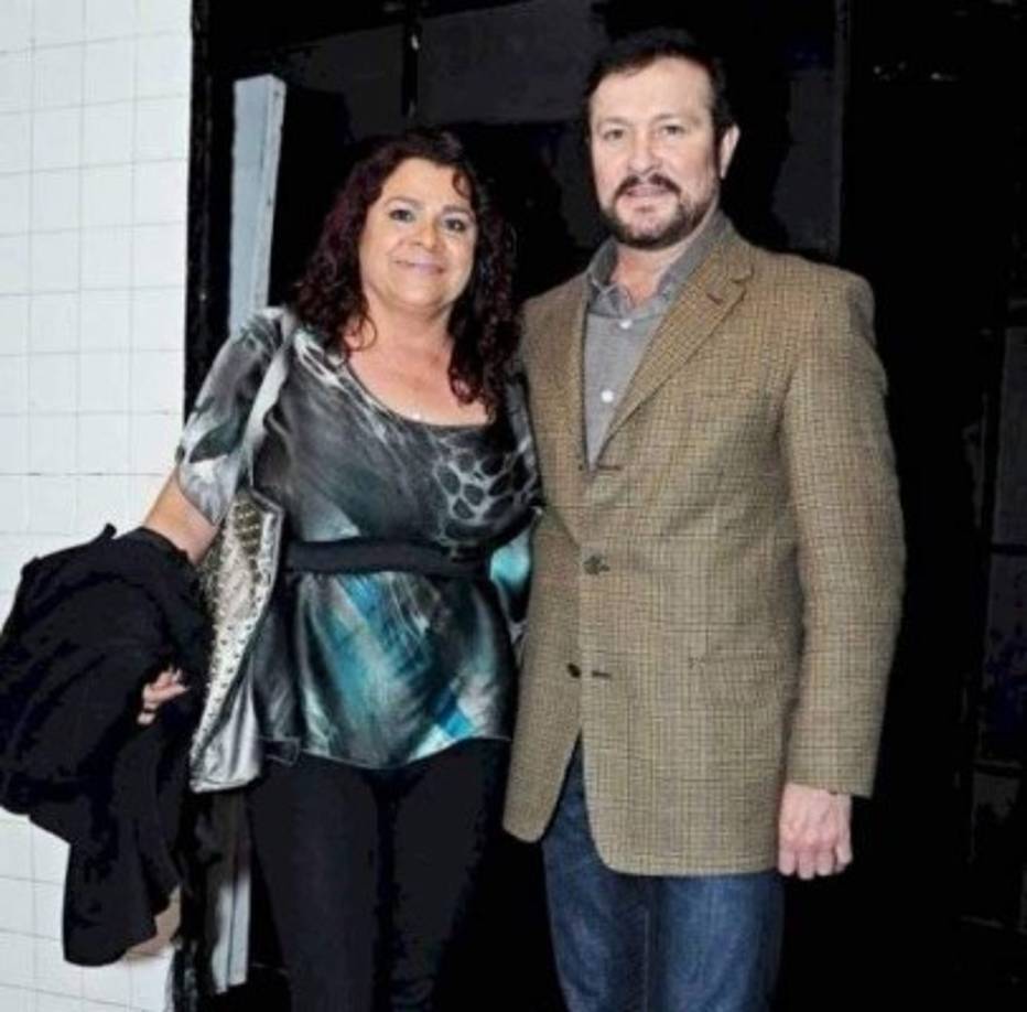 Cuando la conoció tenía novio, pero Peniche dijo que estaba convencido que ella sería la madre de sus hijos. 'Esperé a que terminará con él y le pregunté si me permitía salir con ella y ahí comenzó todo'.