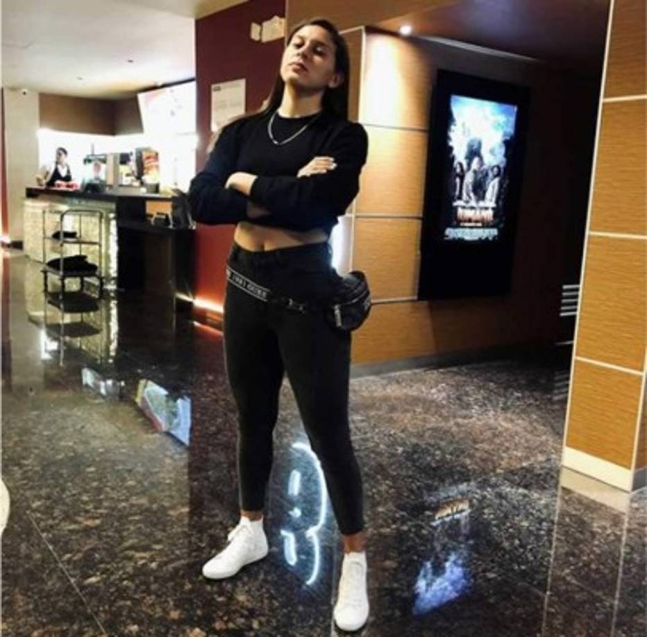 Una de ellas ocurrió en las últimas horas luego de la foto que compartió a través de su cuenta personal de Instagram. En ella, se puede ver a la futbolista de Chivas Femenil al interior de un cine en medio de la cuarentena que azota al planeta.