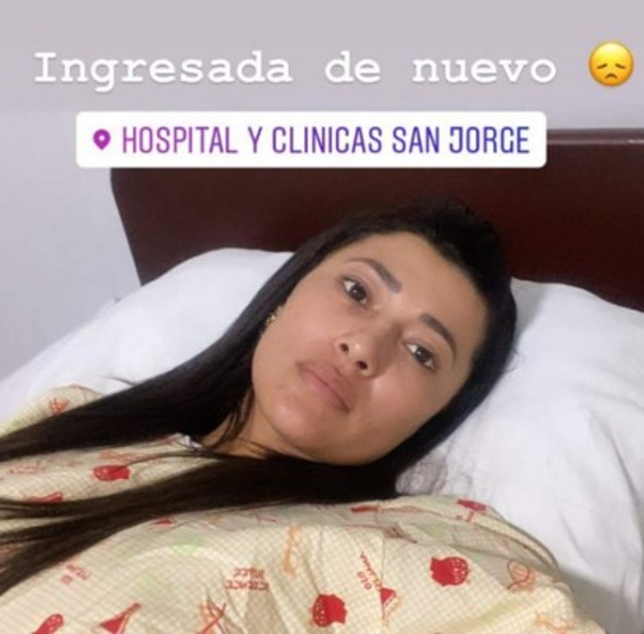 La famosa presentadora del canal HCH alertó de inmediato a sus miles de seguidores en Instagram. La comunicadora publicó una foto en la que aparecía acostada en una camilla.