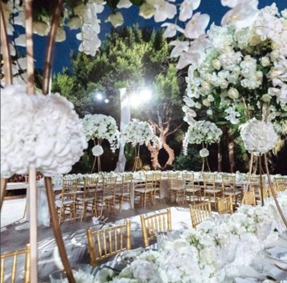 La celebración empezó a las 20.00 horas con la llegada de los primeros invitados, que han disfrutado de diferentes actuaciones a lo largo del evento.