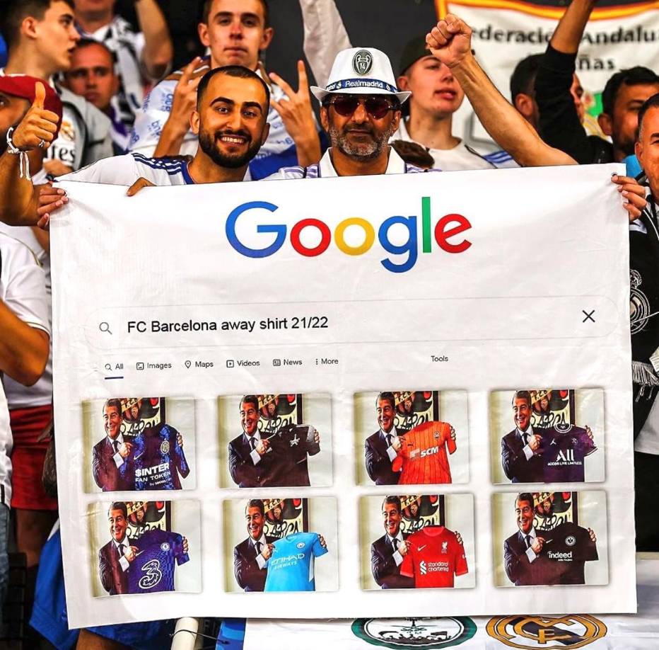 También los aficionados del Real Madrid se acordaron del Barcelona con esta pancarta.