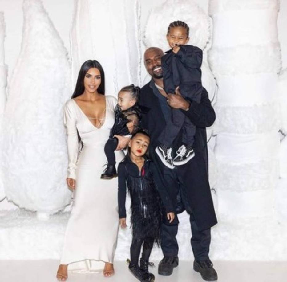 El maquillaje es otra de las pasiones de North, uno de sus colores favoritos de labial es el color rojo.