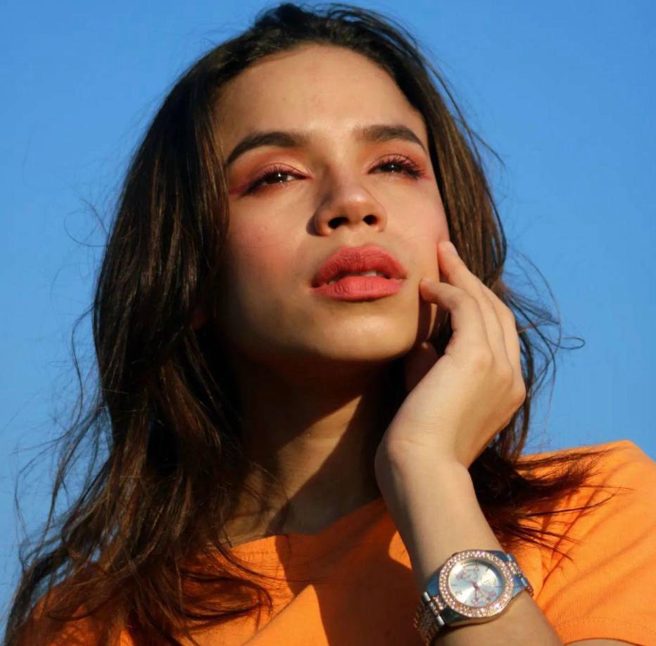 Martínez, en sus declaraciones también le manifestó a Angie, que le guste o no, ella está marcada para hacer una líder de muchas personas.