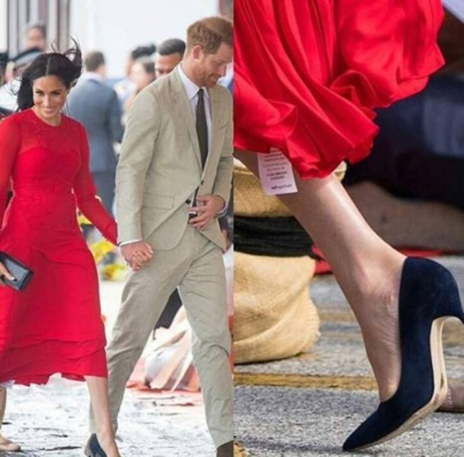 La futura mamá de 37 años usó un atuendo color rojo y mostró la etiqueta que colgaba de su vestido. Meghan fue muy criticada y es que expertos no perdonan ese tipo de error en un miembro de la realeza.