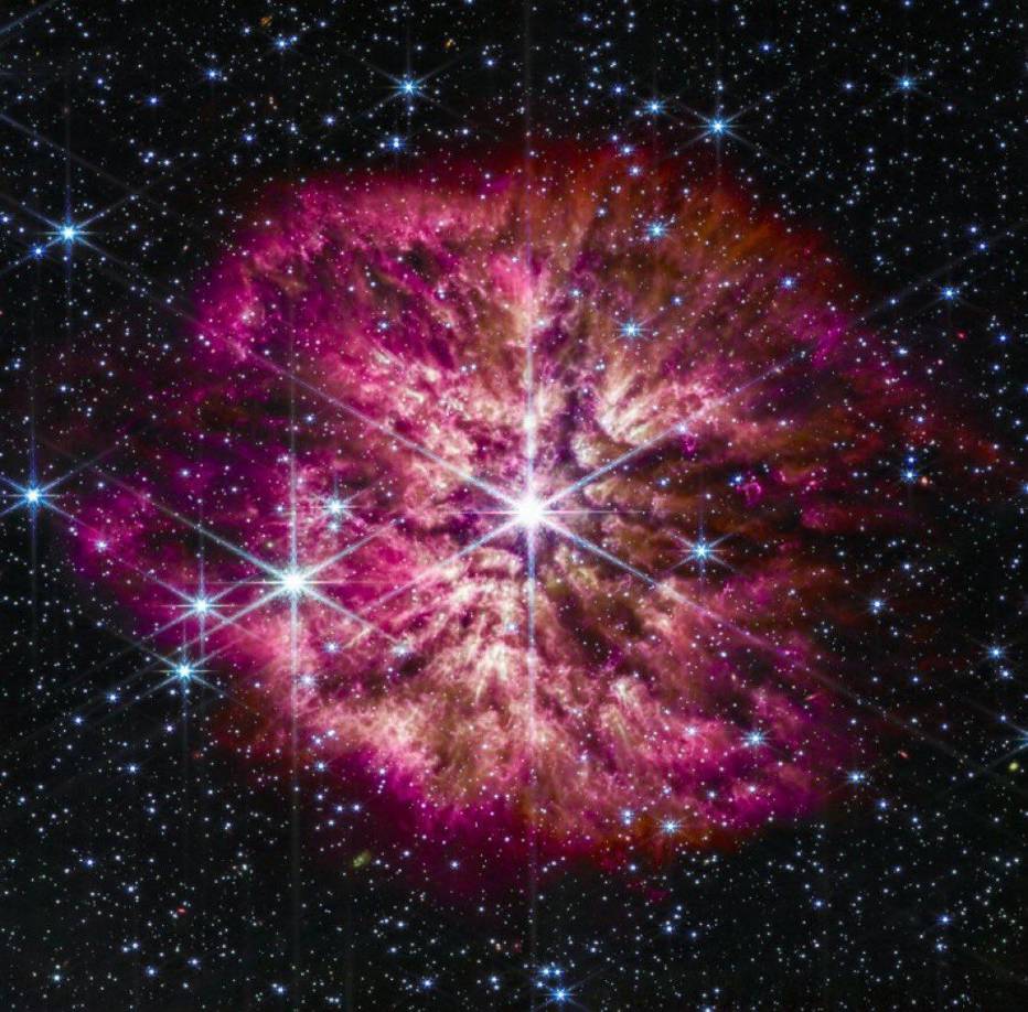 Vista de las estrellas Wolf-Rayet, como este ejemplar fotografiado por el telescopio Webb a una distancia de 15,000 años luz.