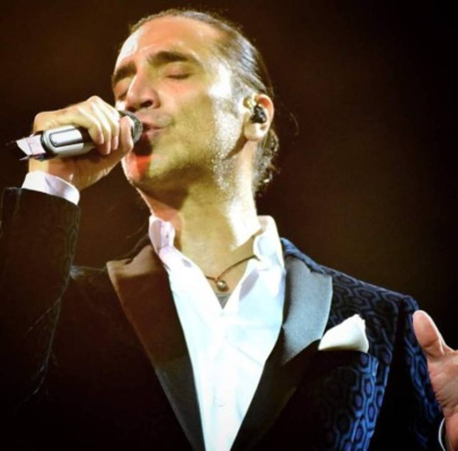 Aunque 'El potrillo' sigue encantando a mujeres con su excelente voz y llenando conciertos por todo el mundo, su cambio físico preocupa a sus seguidores.