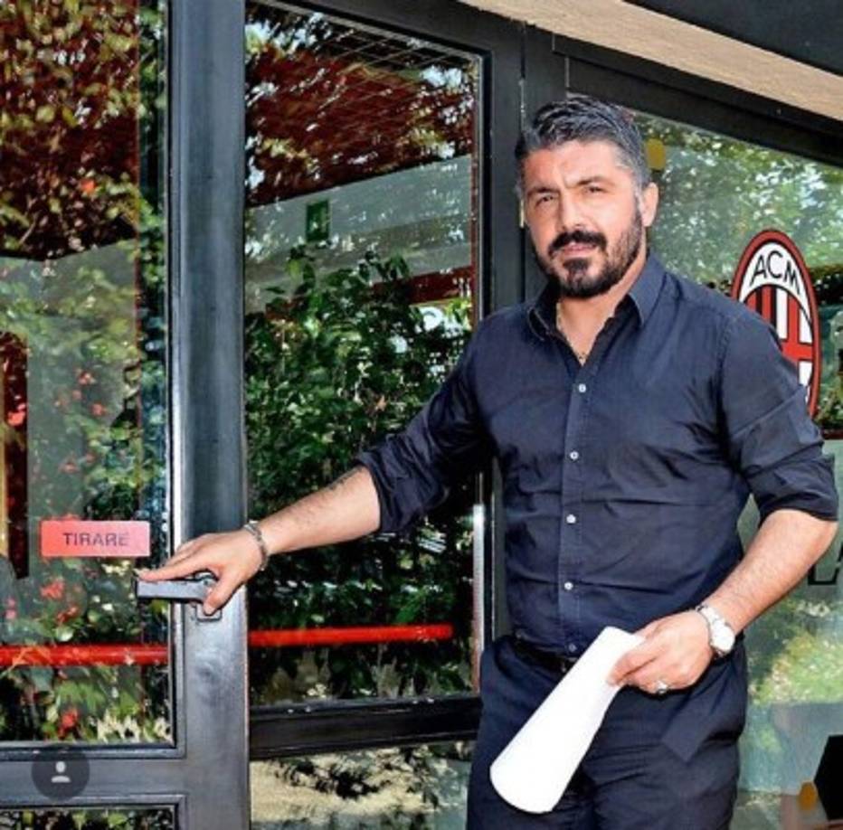 Gennaro Gattuso fue presentado con el Milan Primavera y aseguró que llega 'para enseñar el ADN del Milan a los más jóvenes'.