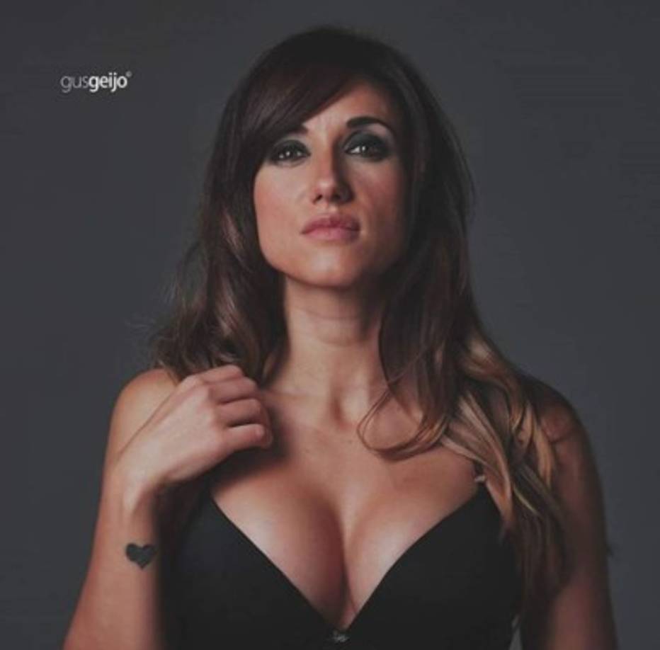 El muay thai lo practica solo por las tardes y no le va nada mal. En 2016 acumuló 21 victorias en 30 peleas y ya es campeona del mundo.