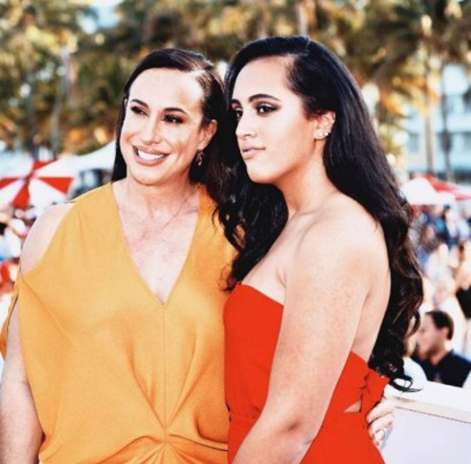 Simone es la hija mayor de Dwayne, fruto del matrimonio del actor y Dany García, su primera esposa. <br/>