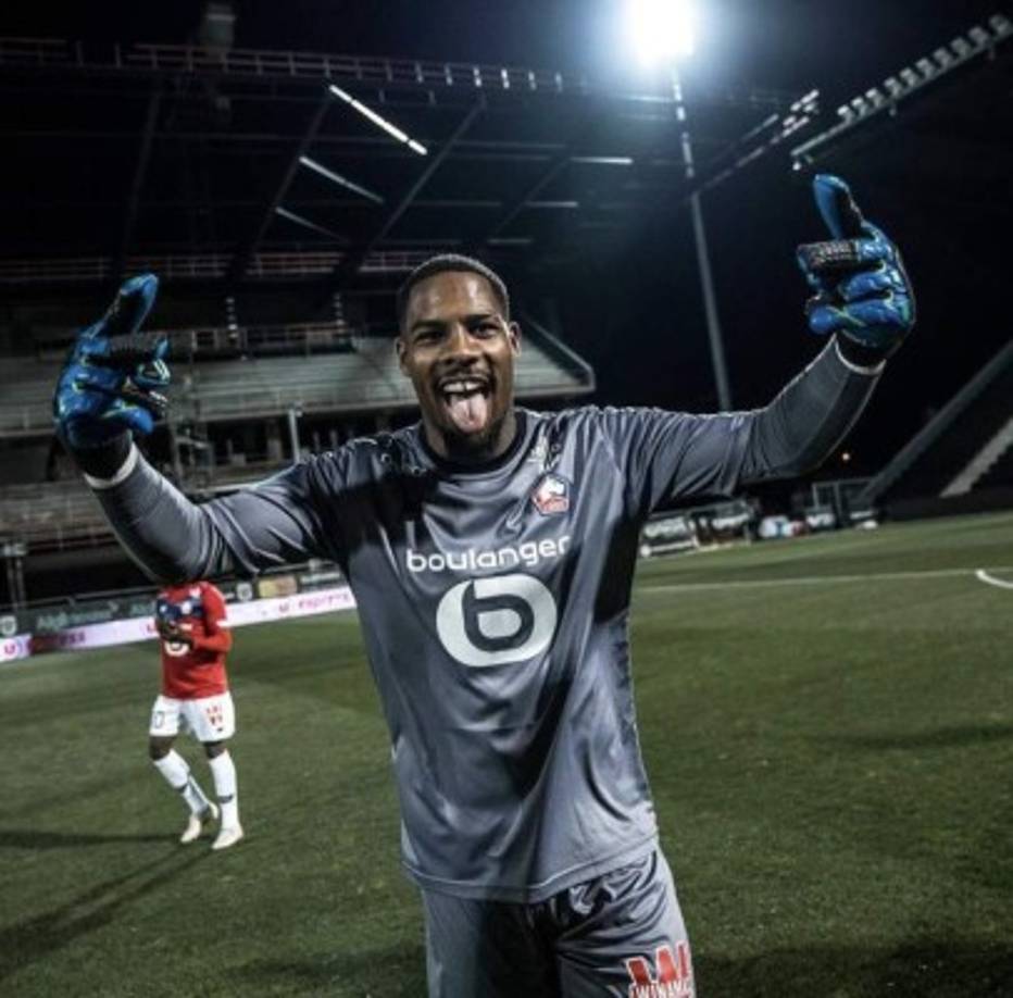 El arquero del Lille, Mike Maignan, clave en el campeonato francés conseguido por su club, pasó el reconocimiento médico previo a su fichaje por el AC Milan de Italia. Foto Twitter @mmseize.