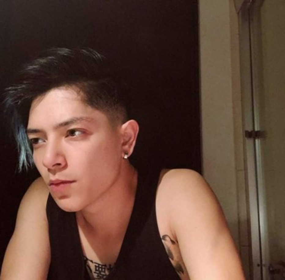 Beng es actor, comediante y conductor, sin embargo, en los últimos meses ha mostrado su gusto por la música y el canto a través de YouTube.