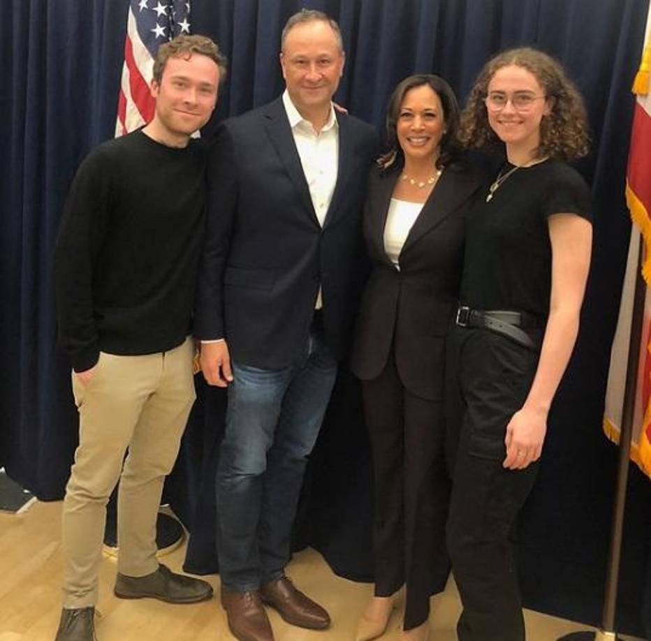 Kamala no tuvo hijos biológicos pero tiene dos hijastros con su esposo, Cole y Ella Emhoff.