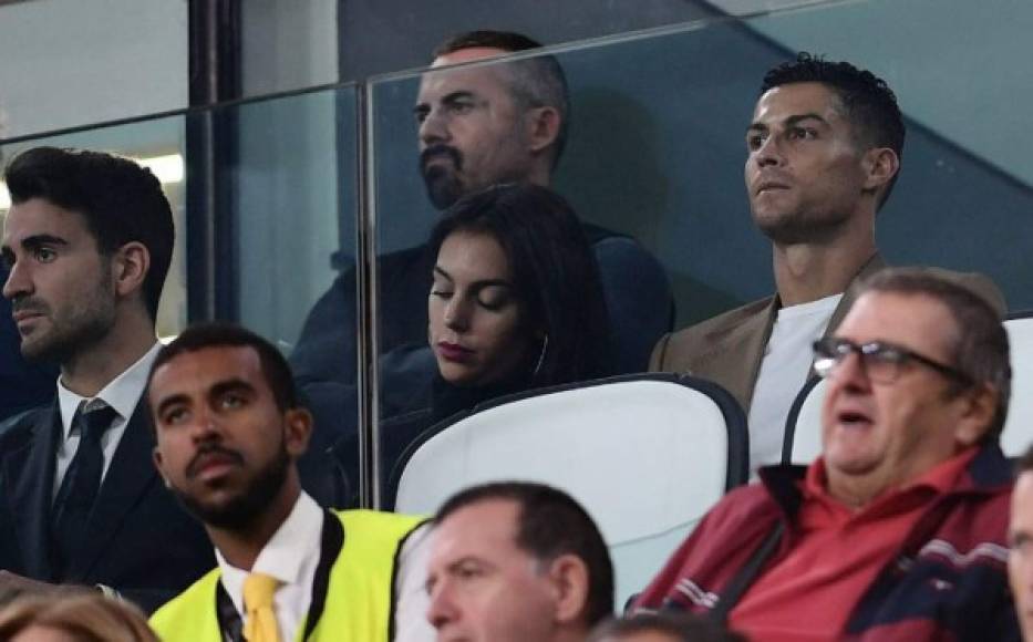 La modelo española Georgina Rodríguez acompañó a su amado Cristiano Ronaldo para presenciar la victoria de la Juventus de 3-0 ante el Young Boys en la Champions League.