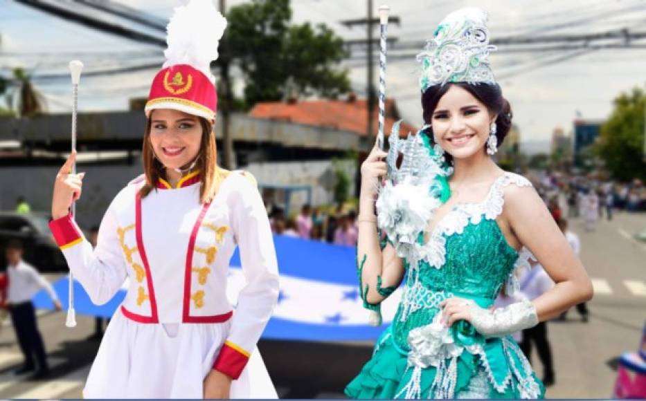 Las palillonas se han convertido en una de las atracciones favoritas de los desfiles patrios en Honduras. El pasado 15 de septiembre no fue la excepción, bellas catrachas se convirtieron en toda una sensación con su belleza y carisma y provocaron revolución en las redes sociales.<br/>