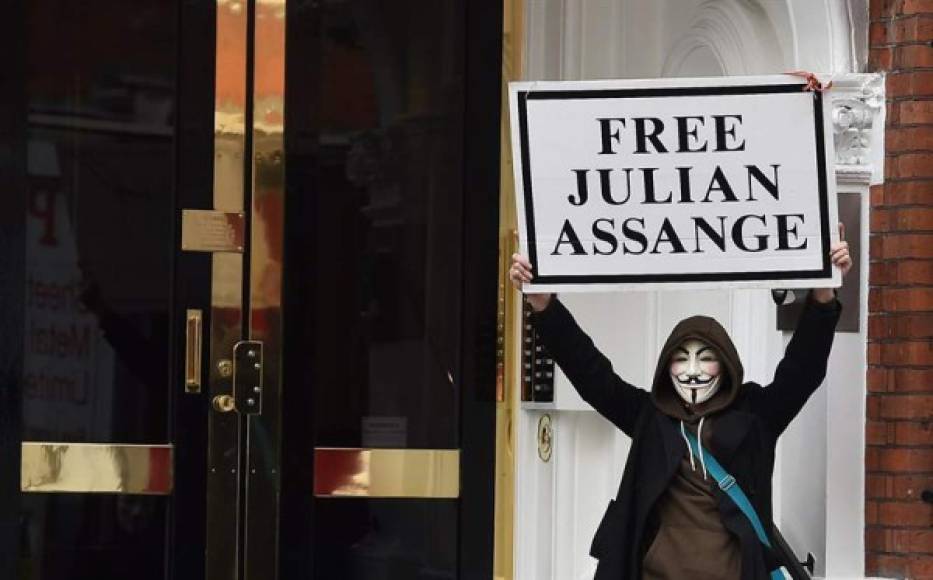 Assange fue acusado por el Departamento de Justicia estadounidense de 'piratería informática'.